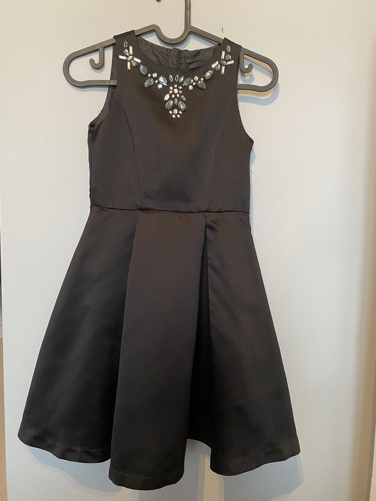 Sukienka czarna satynowa 134/140 H&M