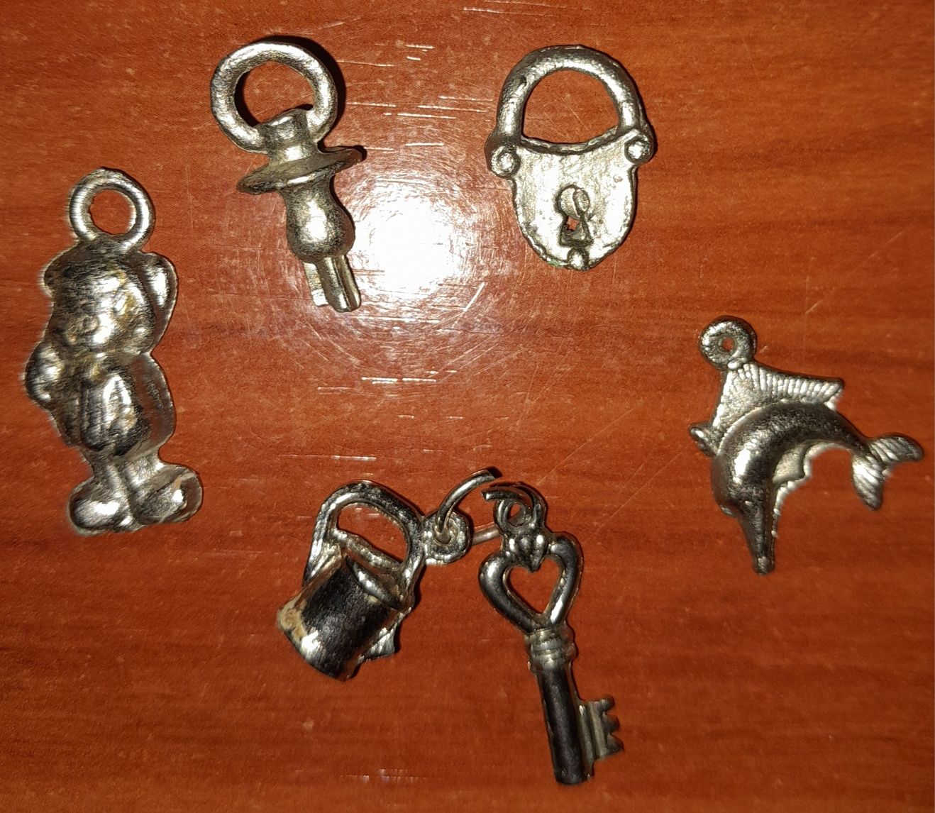 5 pequenos pendentes vintage