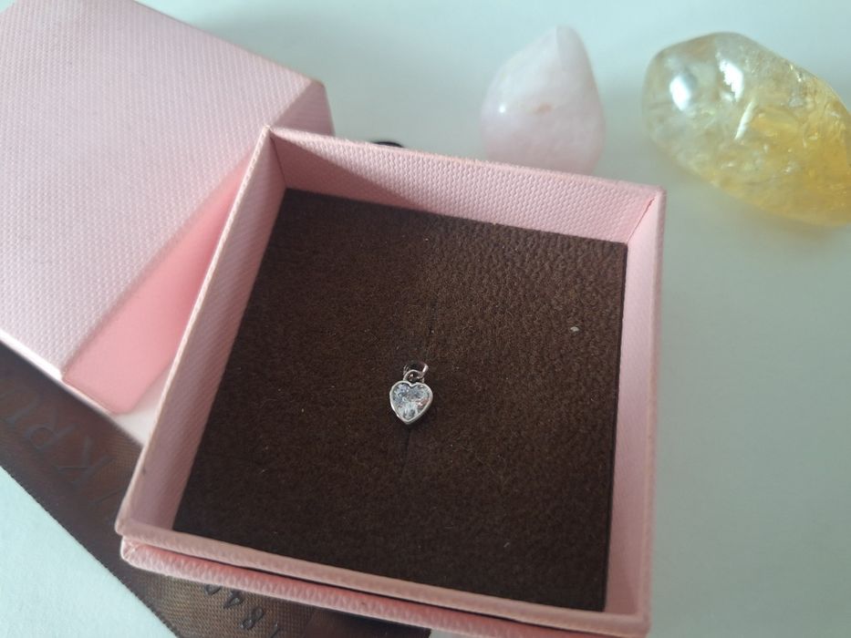 Zawieszka srebrne serduszko