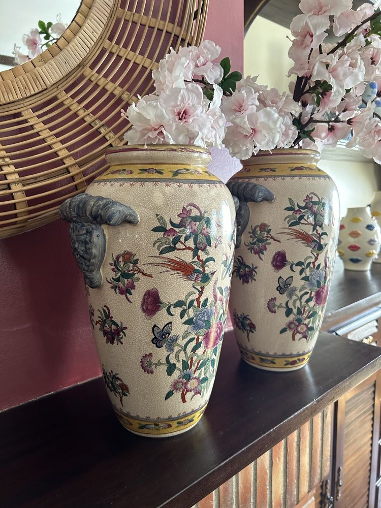 2 jarrões orientais 35 cm e 36 cm altura + flores amendoeira