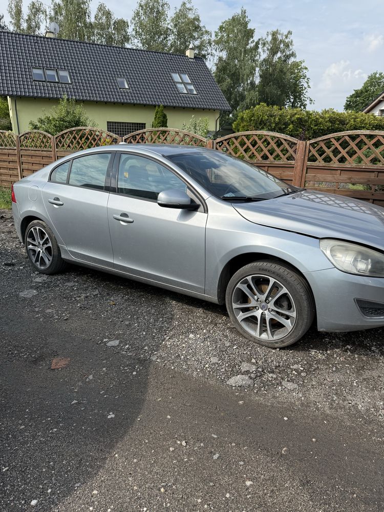 Volvo s60 1.6 hdi 115 km 2011r uszkodzony silnik