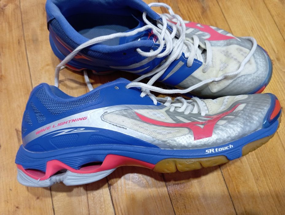 Mizuno 40.wave lightning