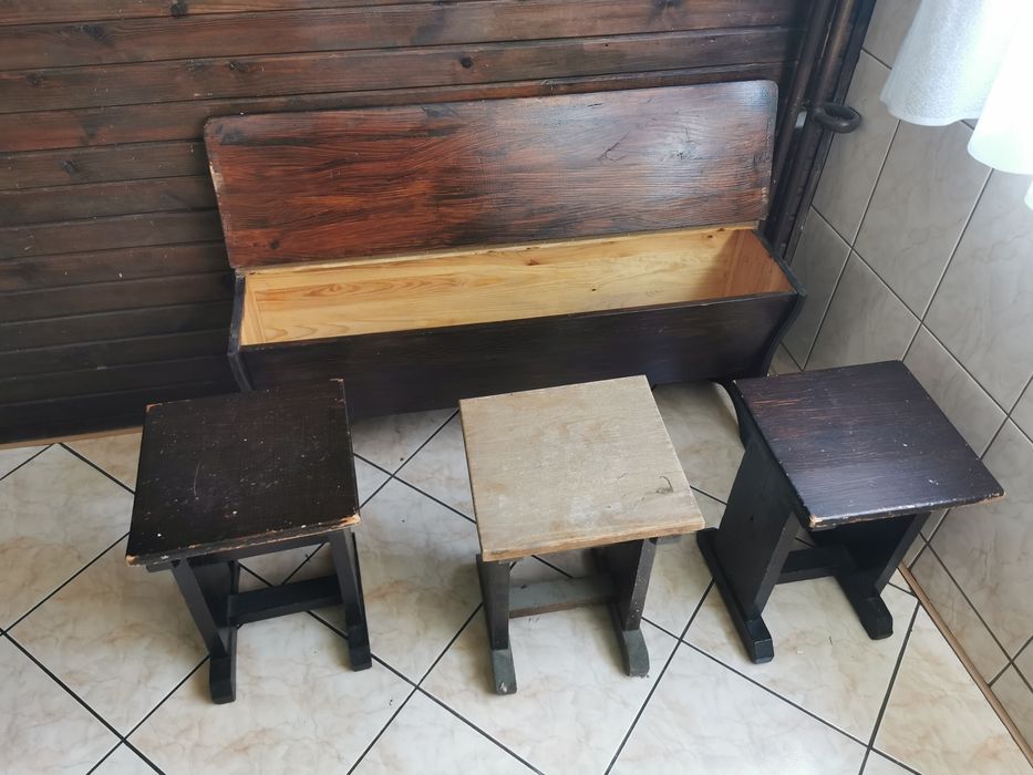 Zestaw mebli drewnianych