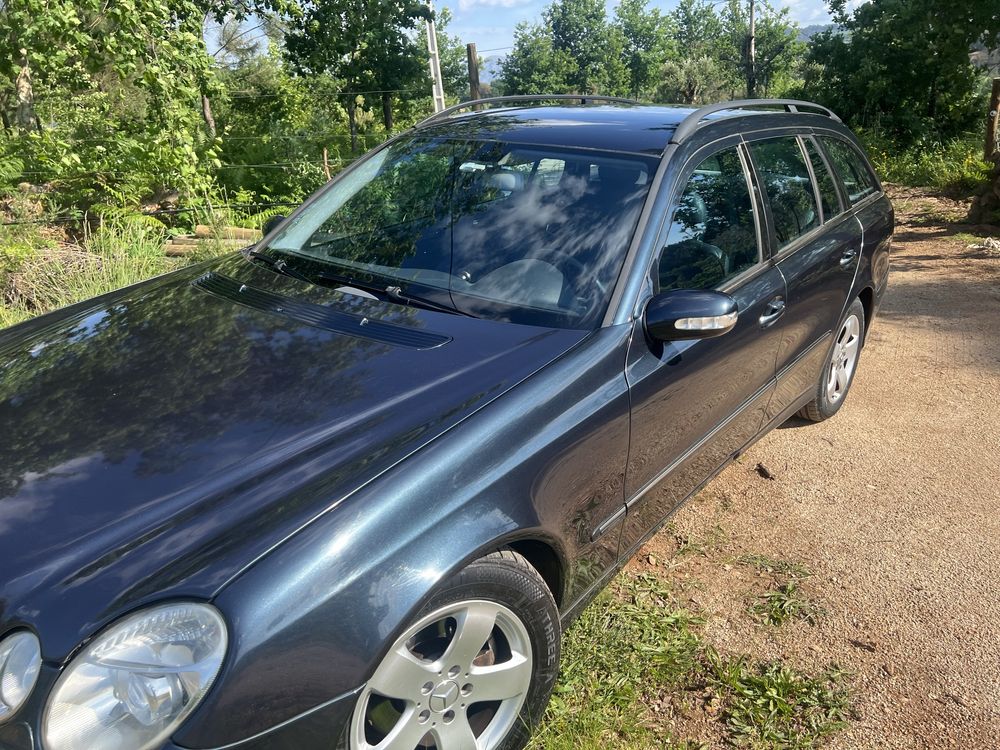 Vendo Mercedes E 220 de 2004 optimo estado geral