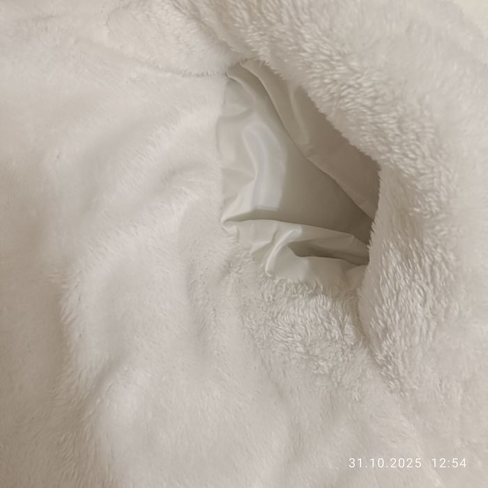 Продам курточку на дівчинку розмір 90