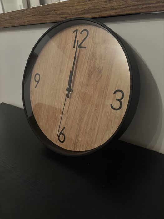 Zegar - minimalistyczny, czarny, drewniany