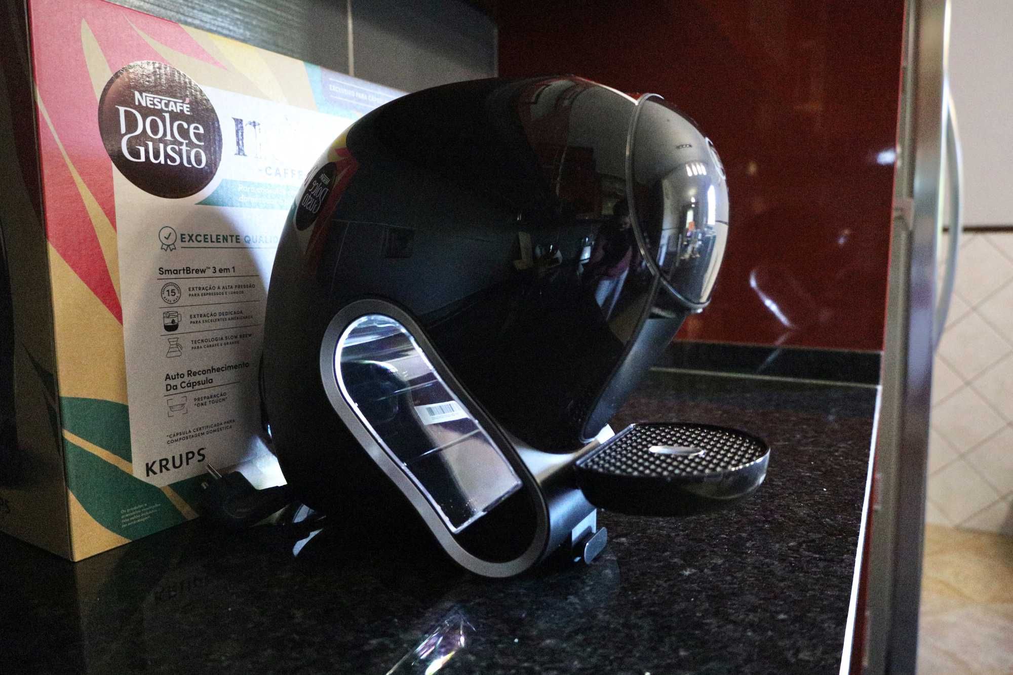 Máquina de Café Dolce Gusto Neo + 4 Embalagens de Café