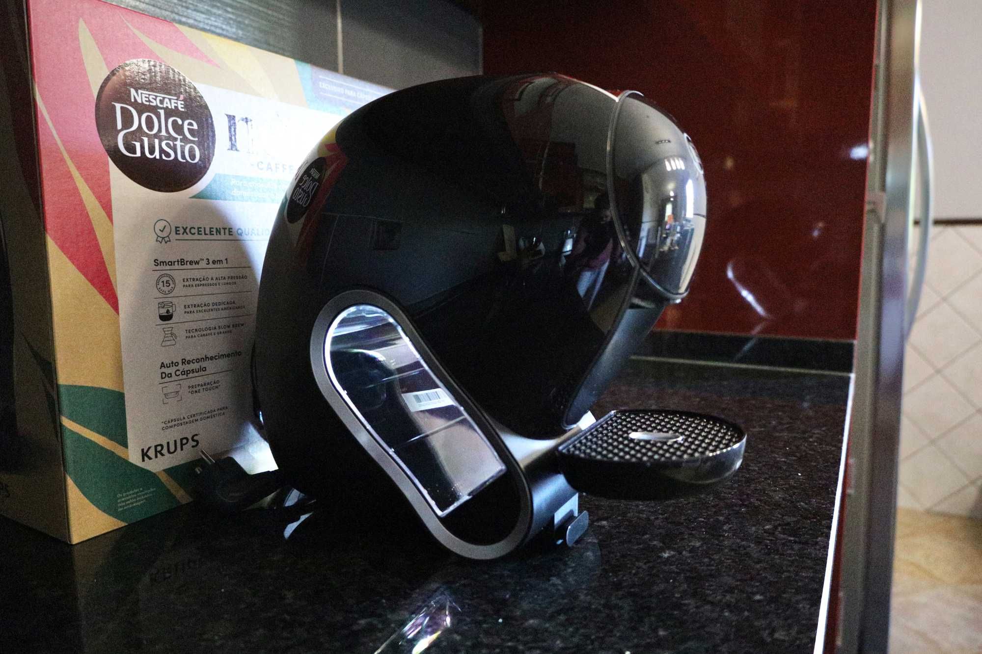 Máquina de Café Dolce Gusto Neo *Nova* + 4 Embalagens de Café