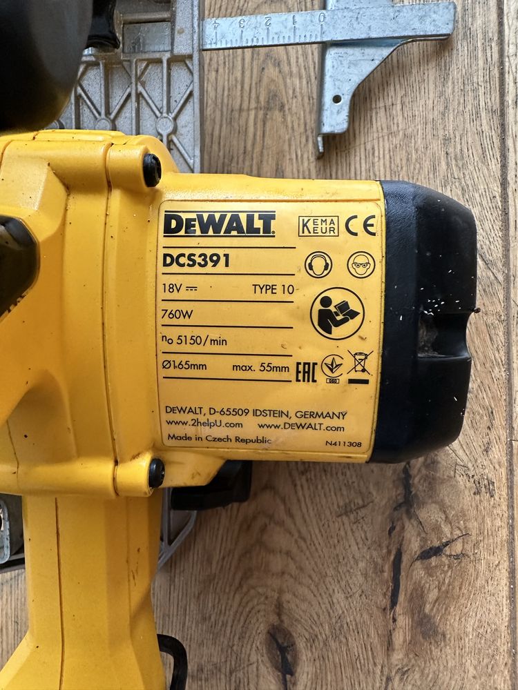 Дискова пила Dewalt DCS391