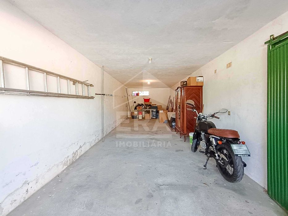 T2 em Albergaria-a-Velha (Branca) – Garagem ampla e Varandas