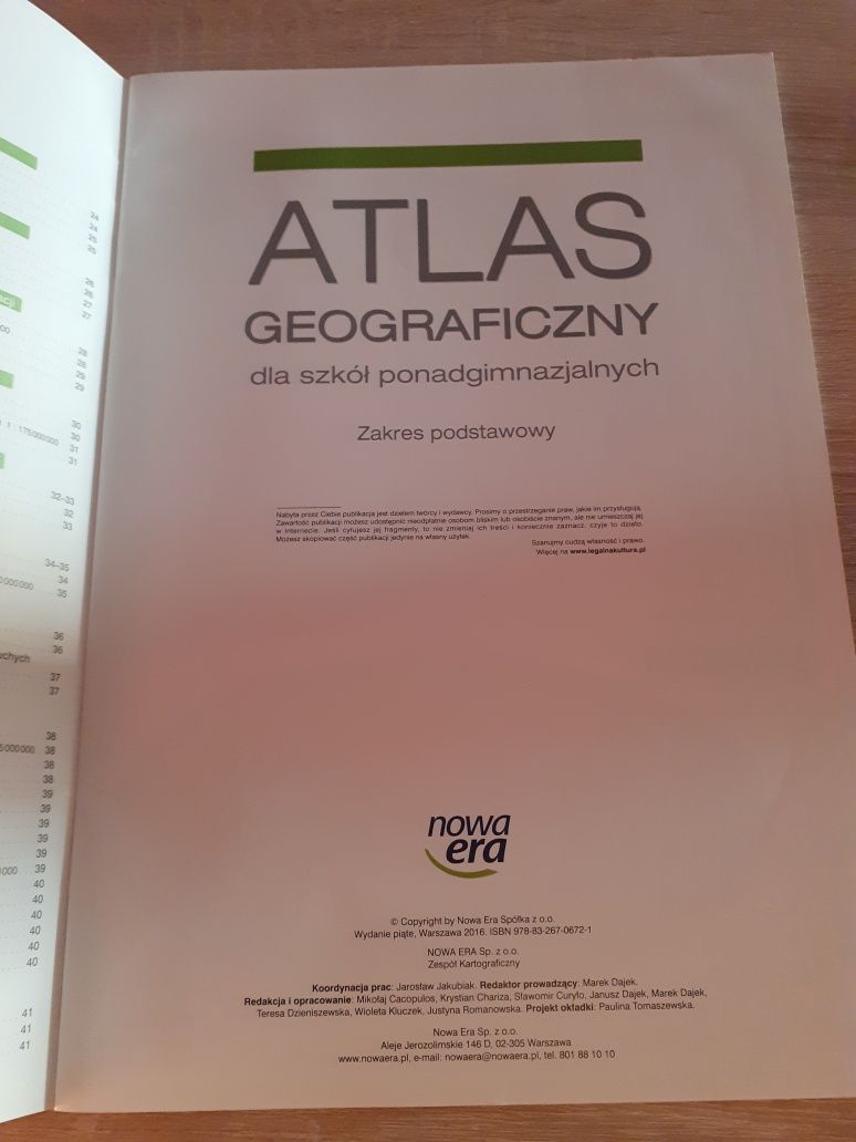 Atlas geograficzny oblicza geografii