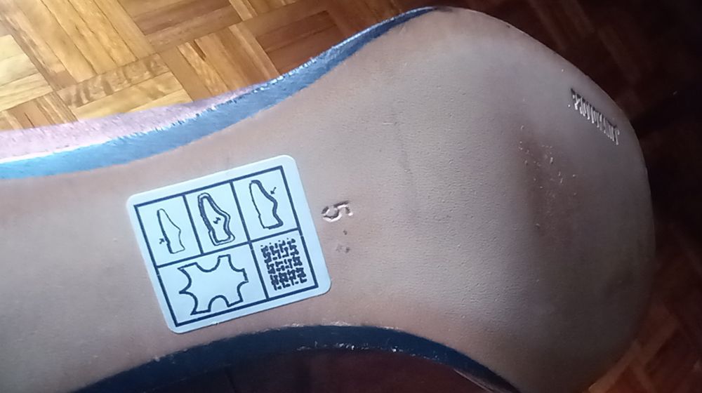 Sapatos novos quase de graça.