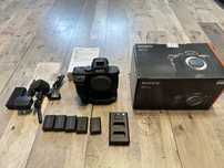 Aparat Sony A7rII (pełna klatka) + Grip + ładowarka + 5 baterii