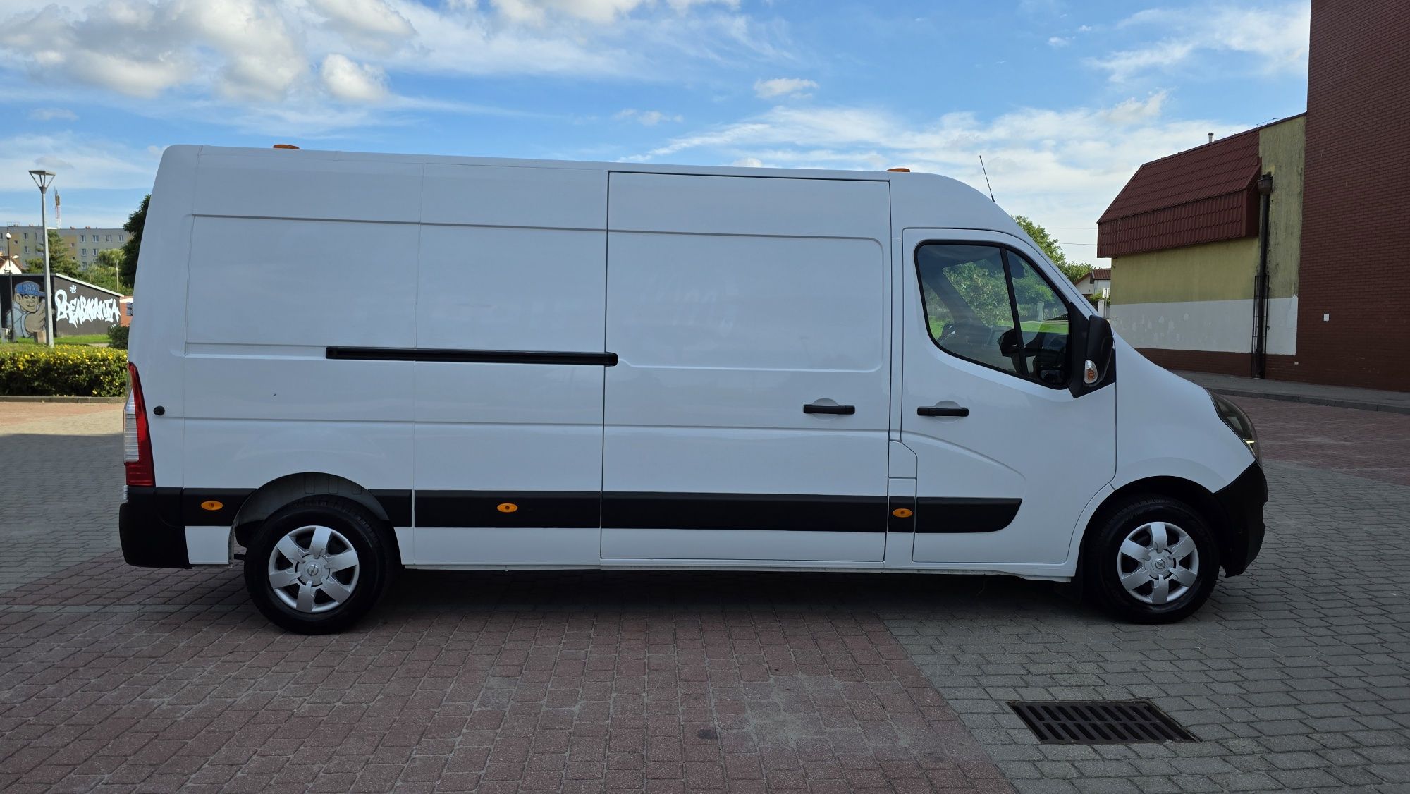 Opel movano rok 2020 silnik 2.3 diesel bogate wyposażenie ładny zamian