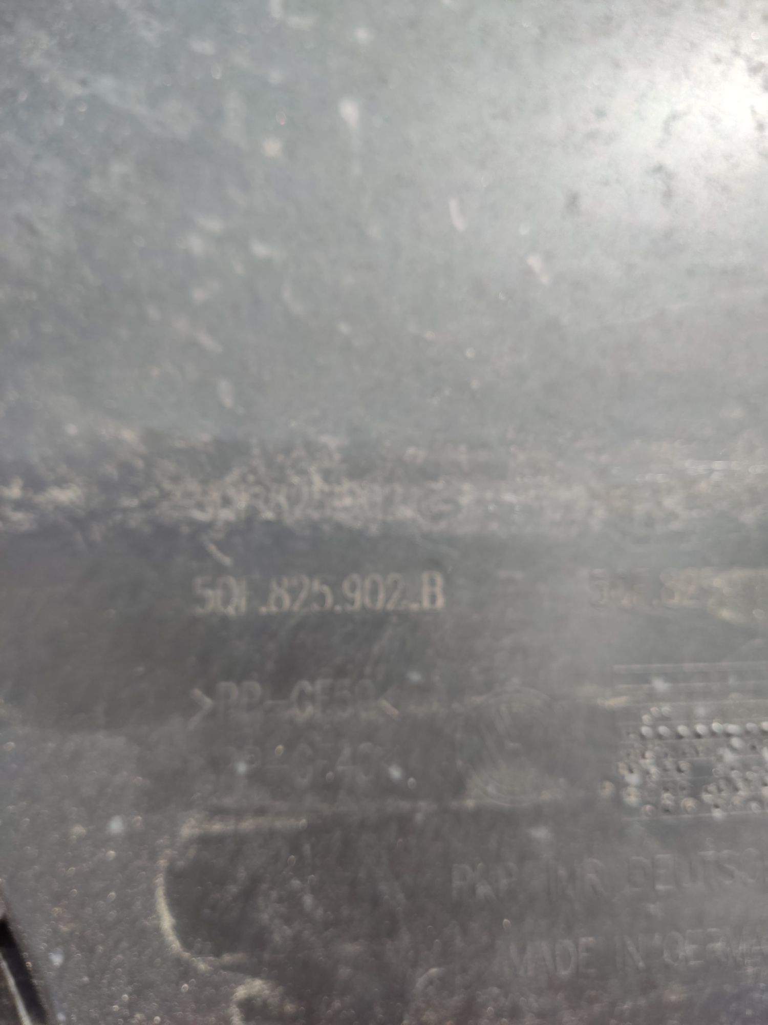 Захист двигуна фольцваген тігуан 2, США  5QF825902