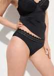 B.P.C. figi bikini czarne z laserowo ciętym wzorem r.38