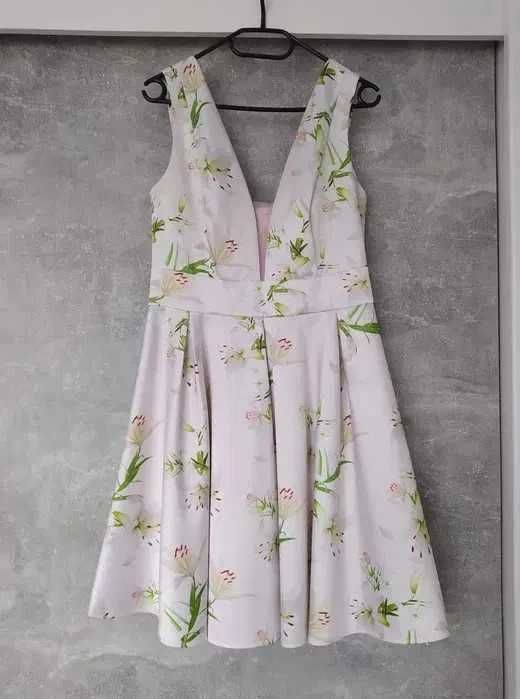 Elegancka sukienka w lilie MOHITO