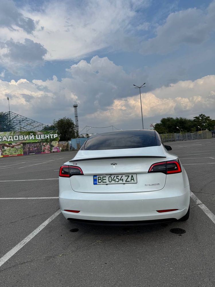 Tesla 3 Performance