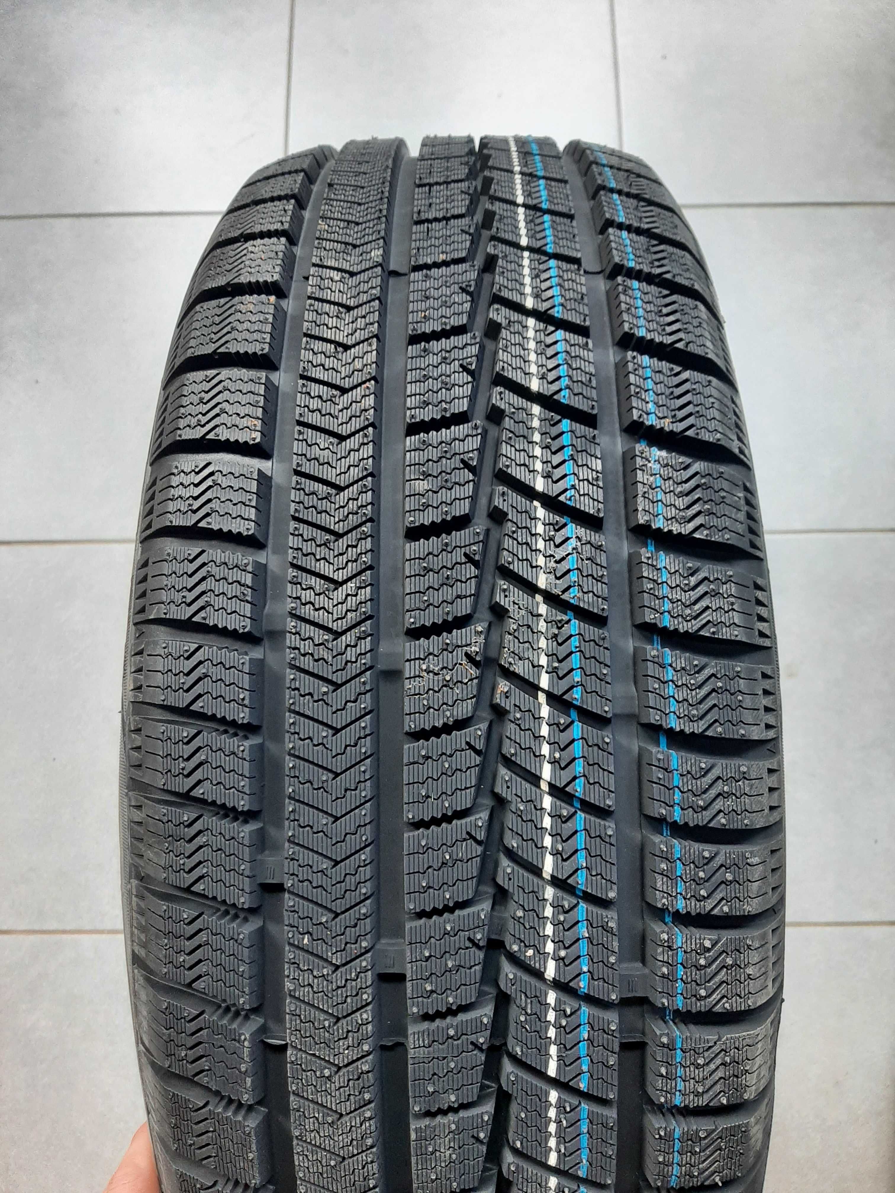 Зимні шини 225/50r17 Aplus NexenRoadmach