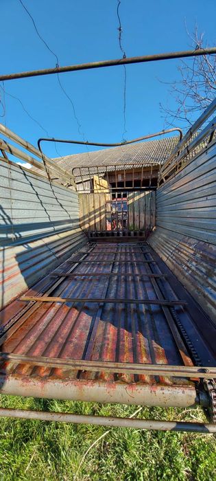 Przyczepa samozbierająca