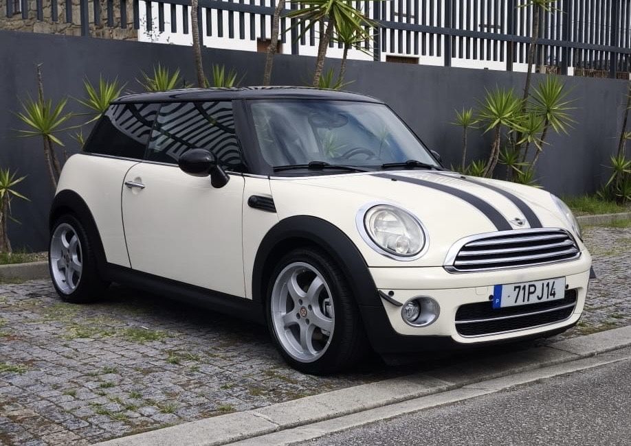 Mini Cooper 1.6 HDI 110 CV ( Versao Com 2 Panoramico )