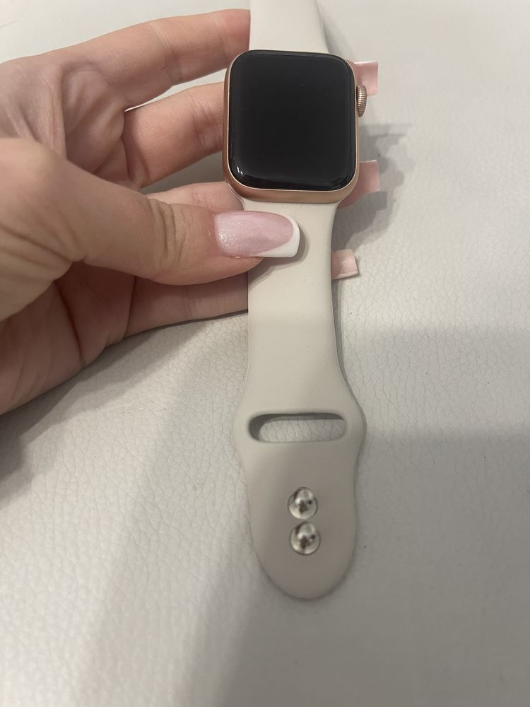 Apple watch se 40mm gps cellular gold
