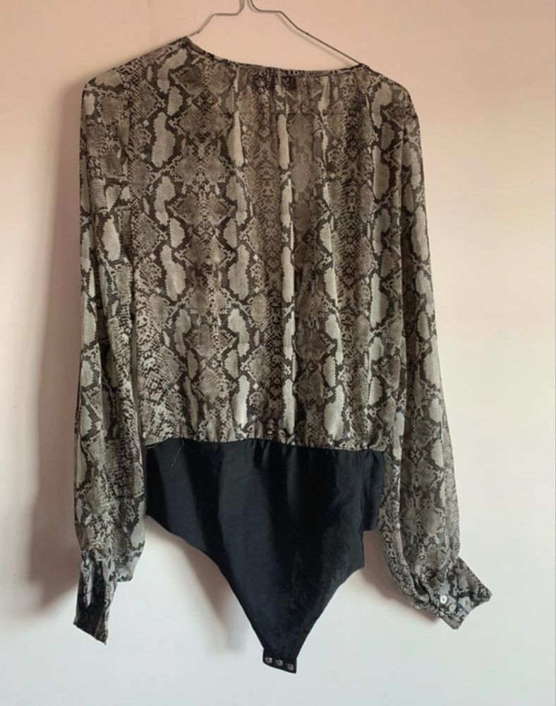Zara, body cruzado, semitransparente, estampado animal print