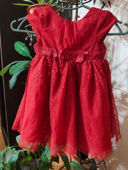 Плаття р.98-104 червоного коляру в паєтках"