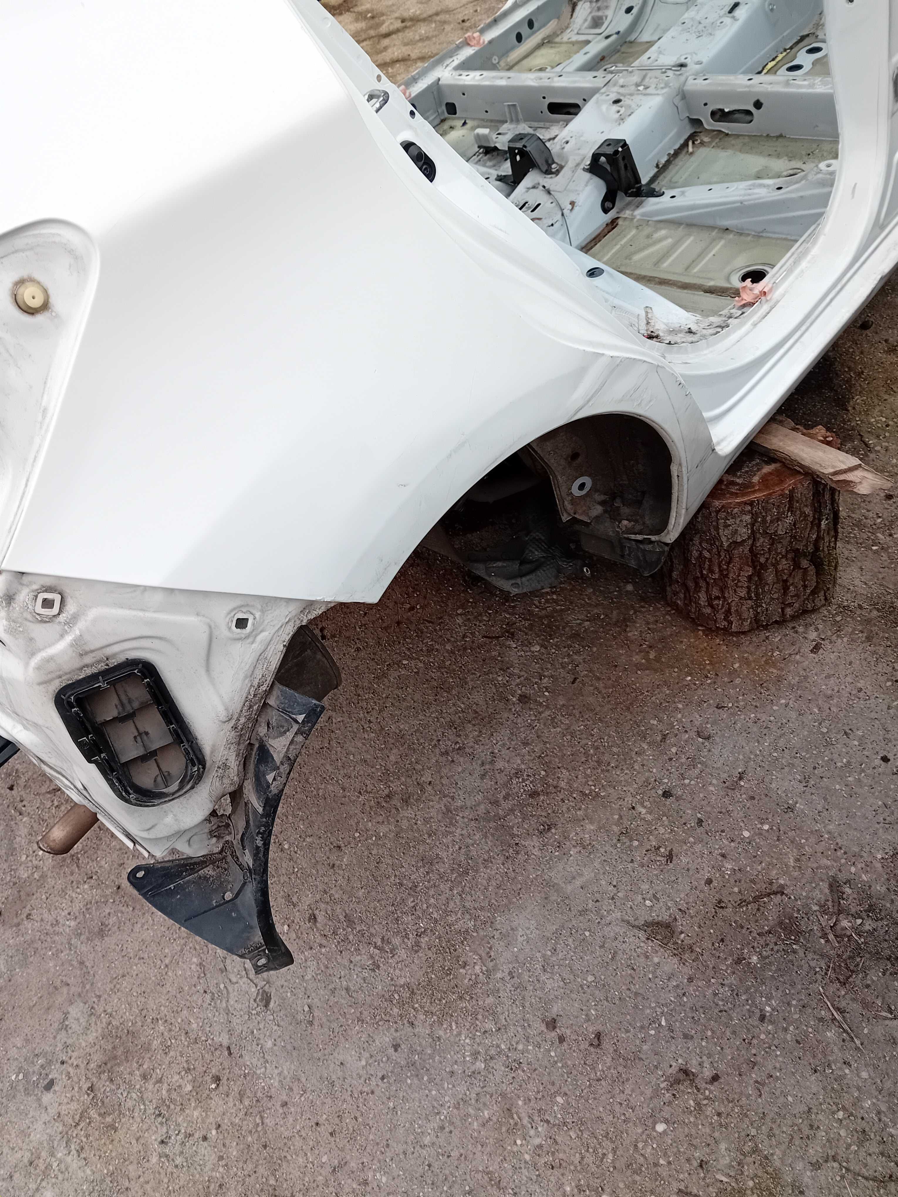 Błotnik Prawy Ramka Toyota Yaris III 11 / 20 r