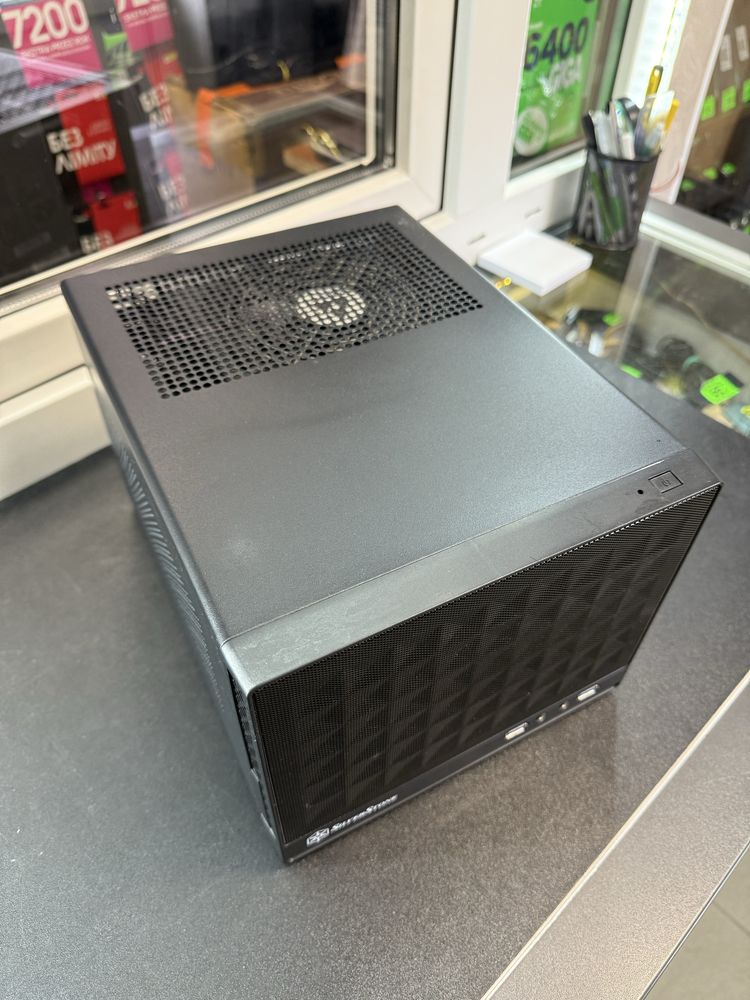 Komputer stacjonarny SilverStone, i5, 16GB, 256SSD, RX 570, bdb stan