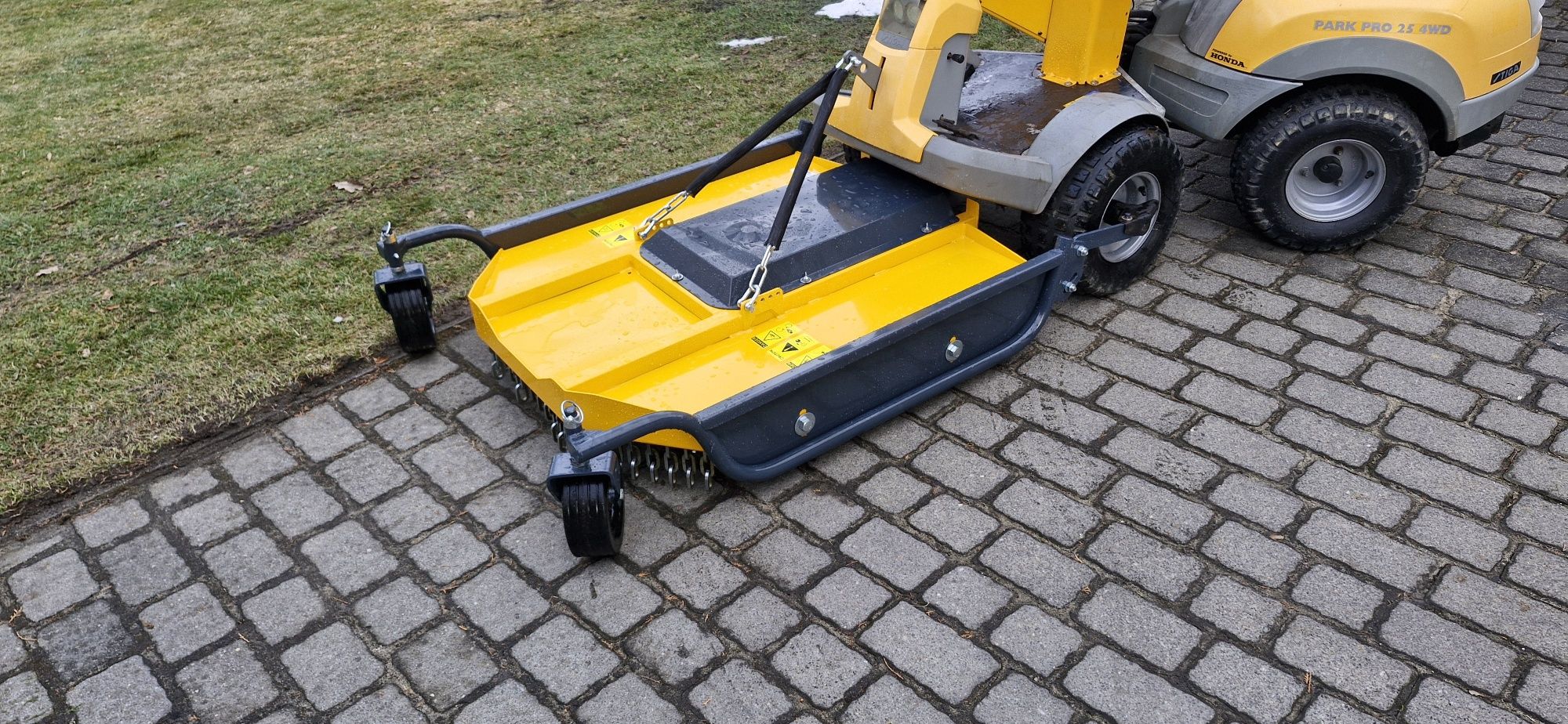 Stiga park kosisko agregat karczujacy mulczujący do krzaków trawy drze