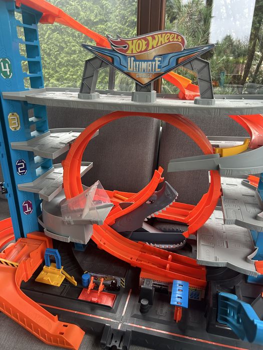 Garaz hot wheels  Rekin