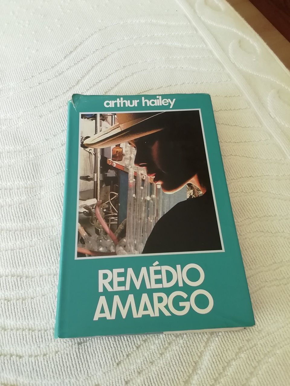 Remédio Amargo de Arthur Hailey, usado