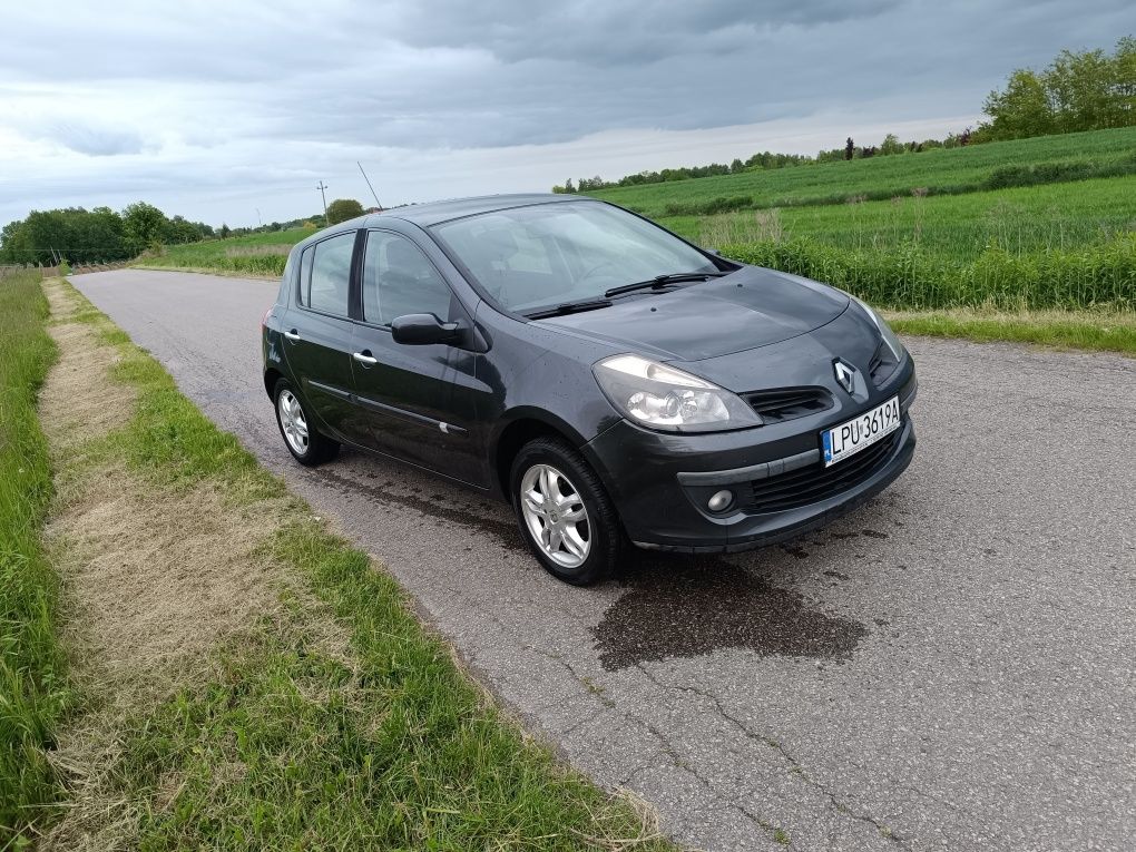 Renault Clio klima dwa kpl opon zarejestrowany hak