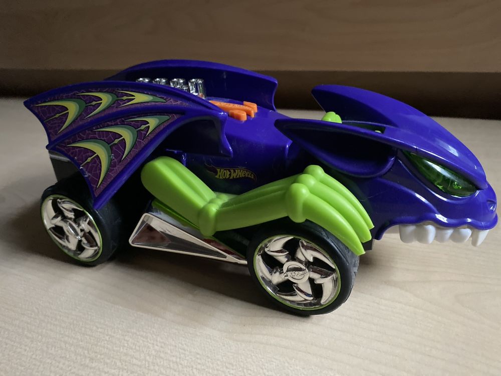 Dumel Toy State Hot Wheels Extreme Action Vampyra