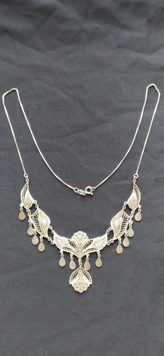 Срібне кольє в арабському стилі