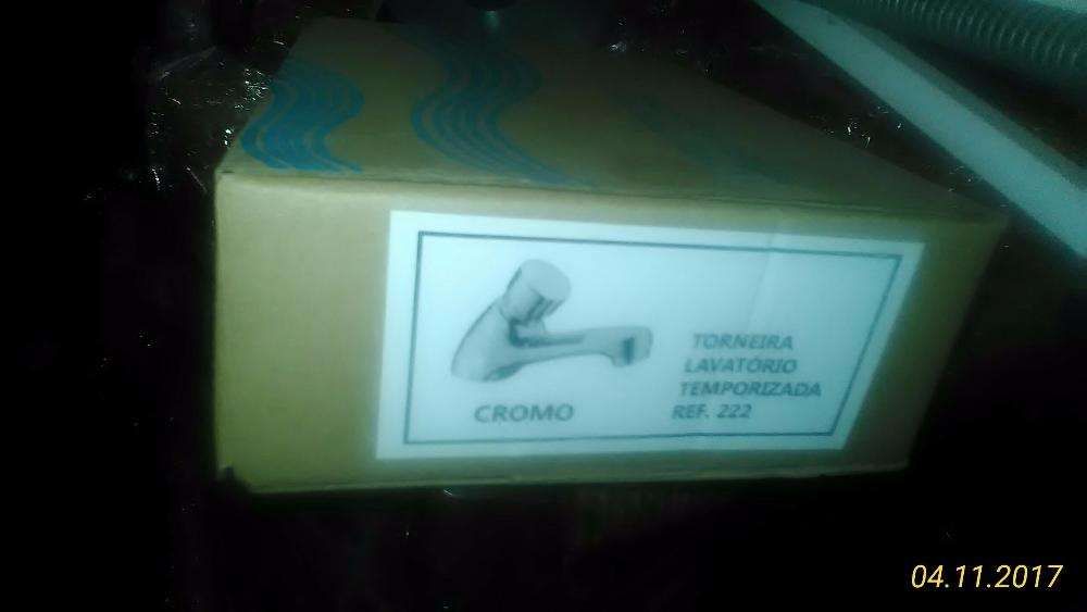 3 torneiras de betao lavatório