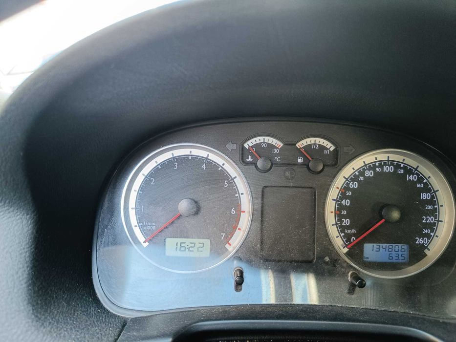 VW Golf  4 - 1.4 gasolina em excelente estado motor