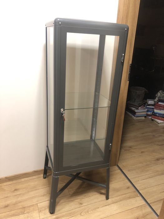 Szafa szklana gablota Ikea Fabrikor