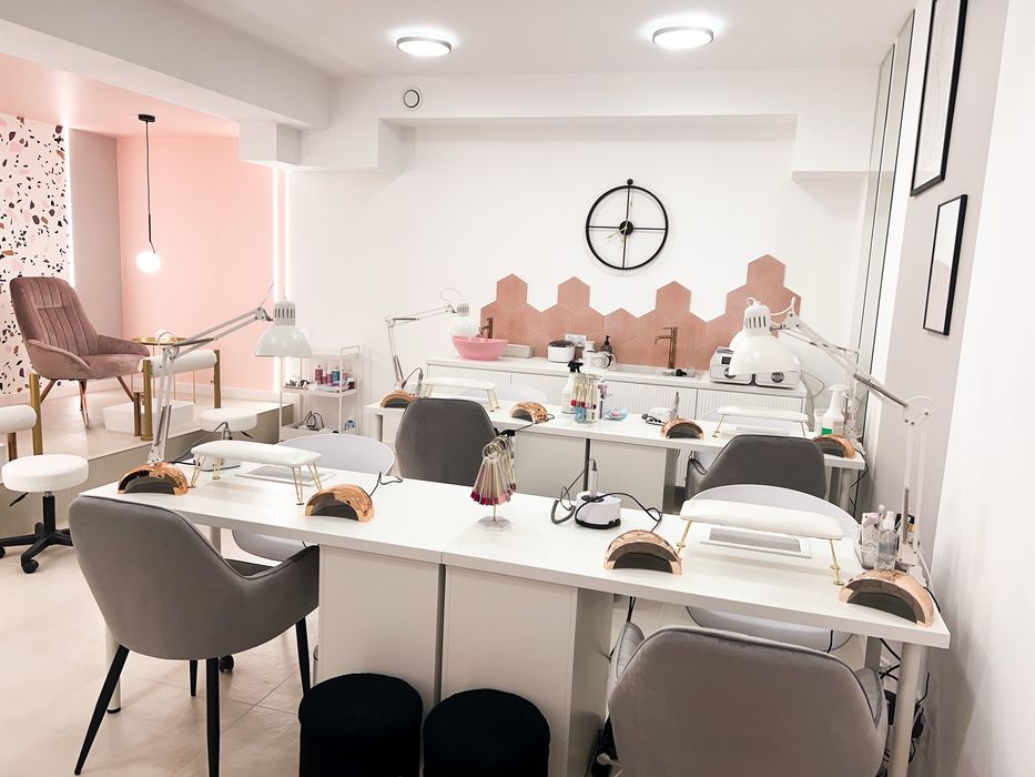 Podnajem stanowiska do manicure i pedicure