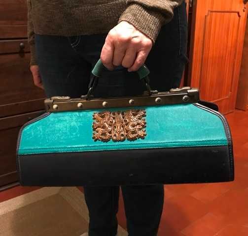 Mala vintage usada feita à mão