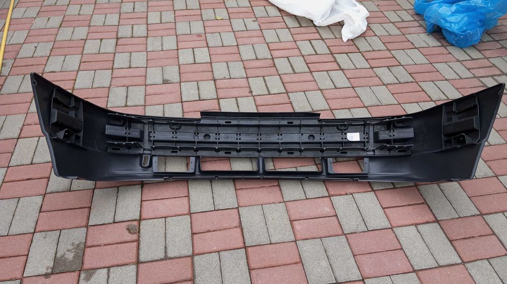 Продаю бампер передній ВАЗ 21010