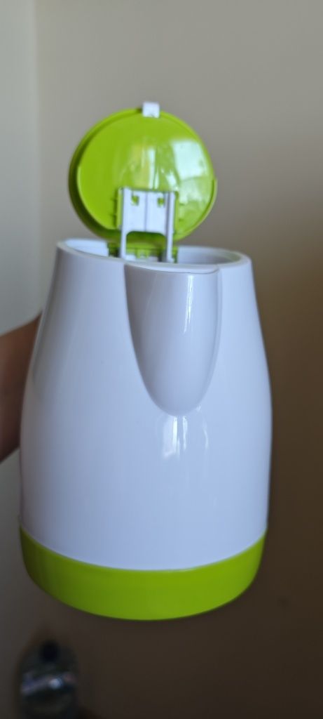 Czajnik Eldom o pojemności 0,9 l. Moc czajnika: 1200 W