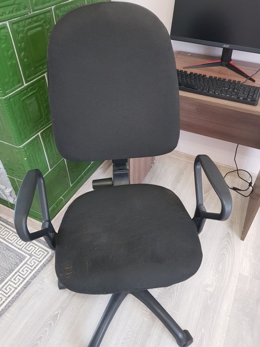 Стіл та стілець для комп'ютера чи ноутбука