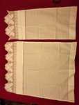 Vendo cortinas com aplicação de renda e bainha aberta