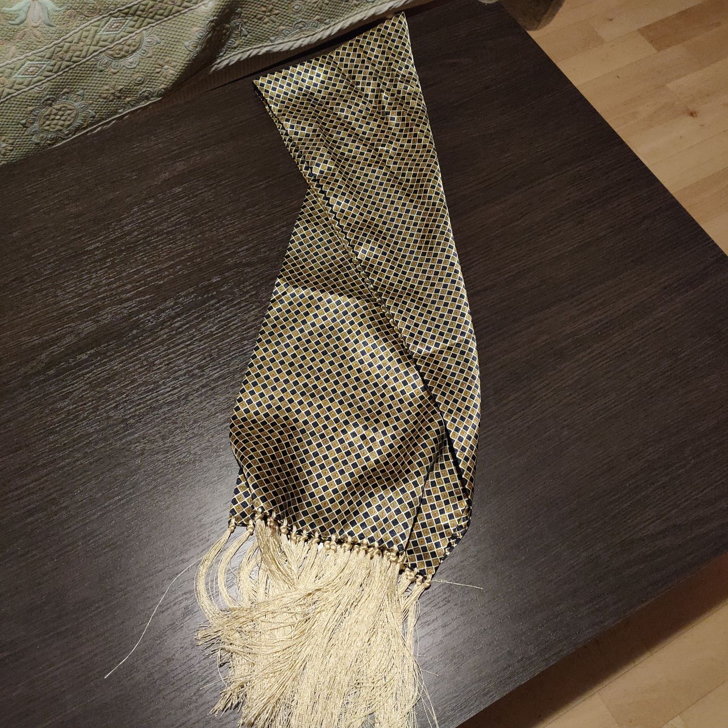 Довгий та стильний шовковий чоловічий шарф у клітинку