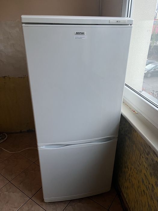 Lodówka MPM klasyczna biała 140cm