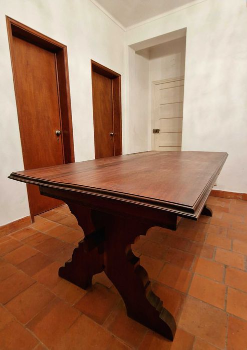 Mesa Clássica de madeira maciça