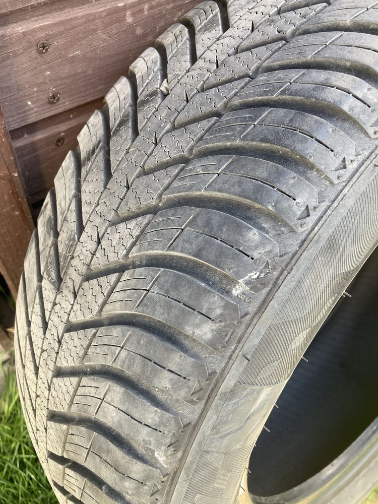 Opony wielosezonowe 215/60R16