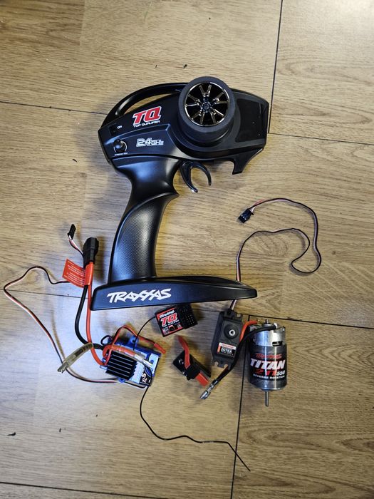 Traxxas odbiornik, nadajnik, regulator,  silnik, serwo